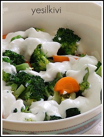 Havuçlu Brokoli Salatası tarifi